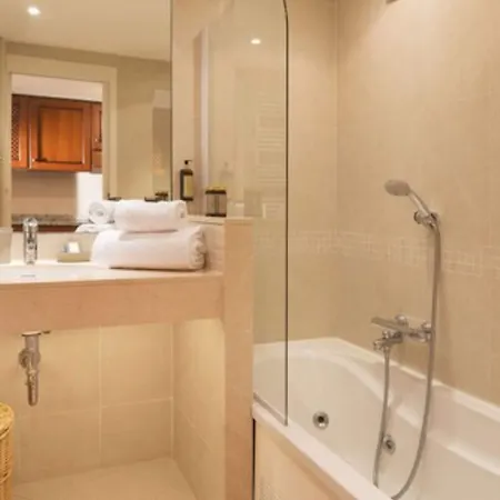 D'estelle Apartmanhotel